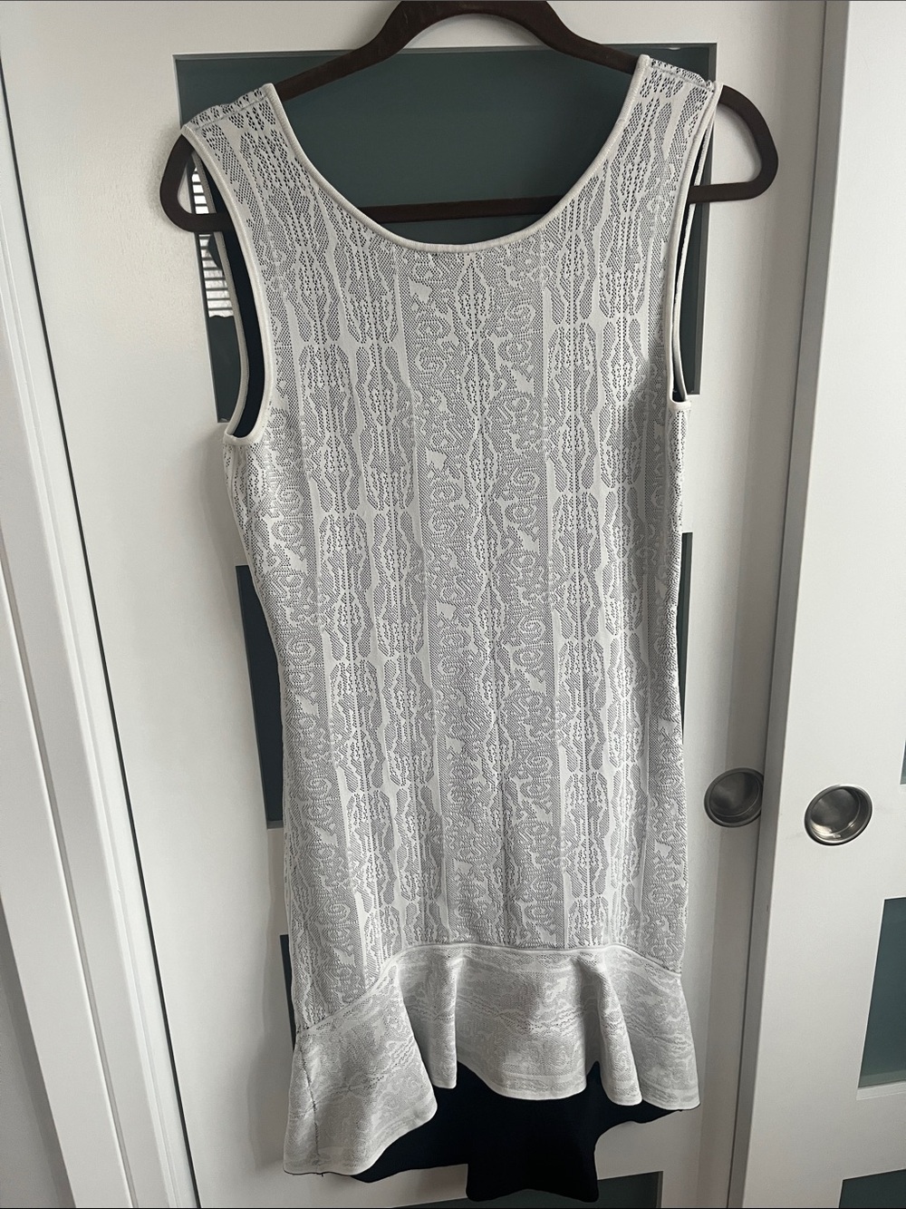BCBGMaxAzria White Lace Asymmetrical Hem Sleeveless Dress. - Picture 4 of 5